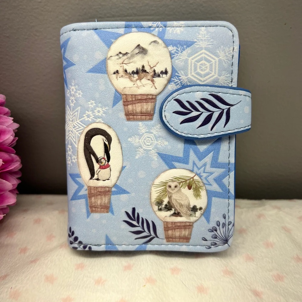 Woman’s Wallet Small : Christmas Snow Globe